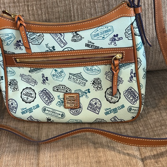 Dooney & Bourke Disney Vacation Club exclusive bag turquoise trimmed in rawhide - Picture 2 of 11